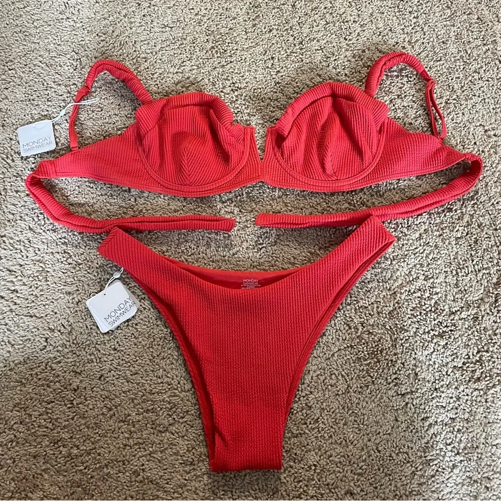 Monday Swimwear Clovelly Bikini Top Byron Bottoms Sangria Crinkle VV NWT